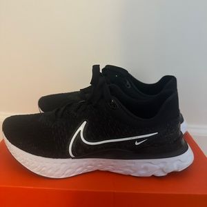 Womens- NIKE React Infinity Run F3 Sneakers